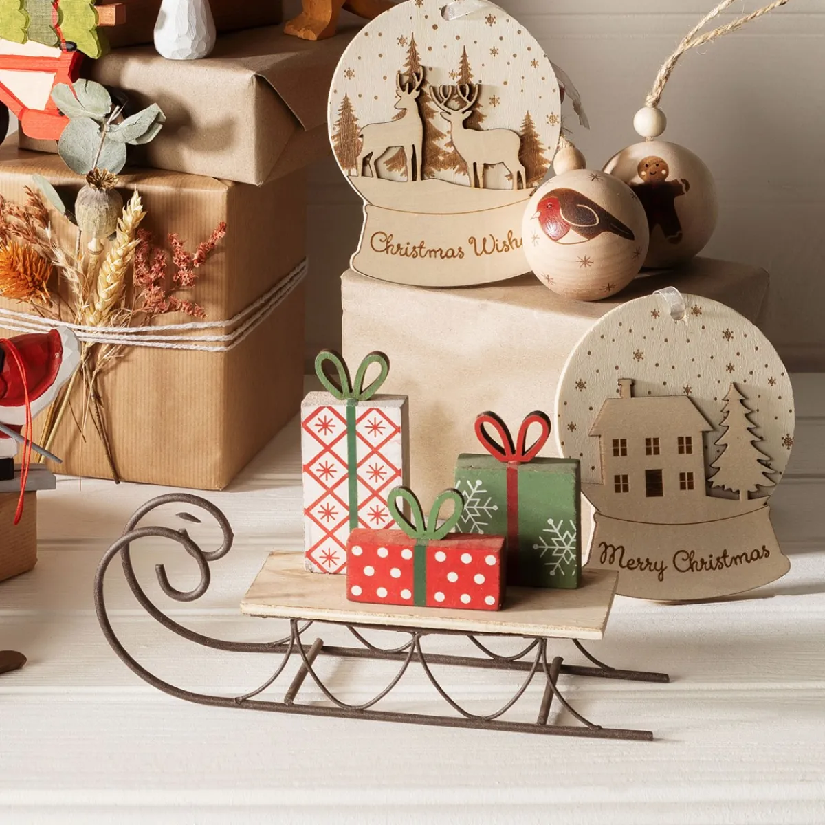 New Sass and Belle Robin Wooden Bauble